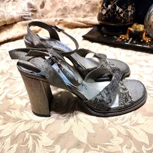 🩶 Awesome Vtg 90's Silver Metallic Floral Brocade Strappy Platform Heels - 7.5M